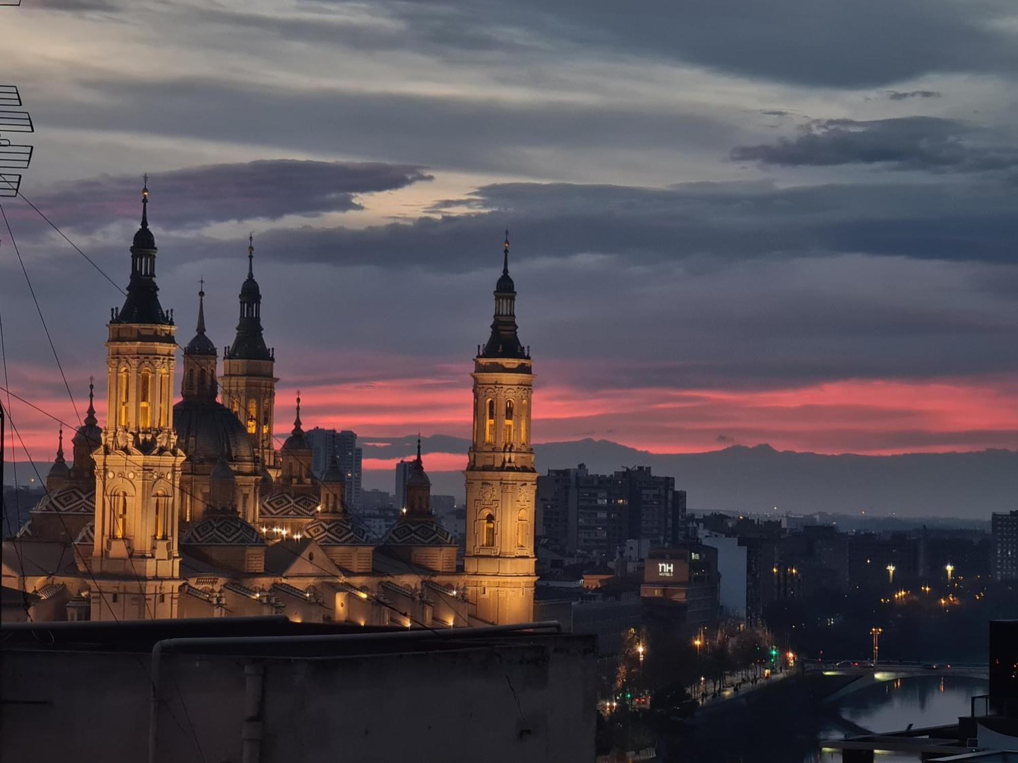 Ferienwohnung El Mirador Del Pilar - Parking Y Vistas A La Basilica Saragossa Exterior foto